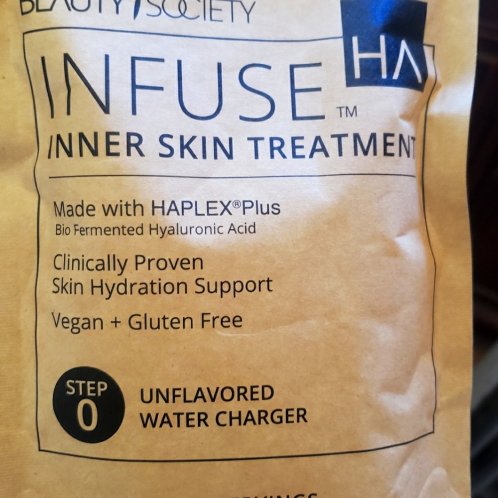 Beauty Society infuse Hyaluronic Acid